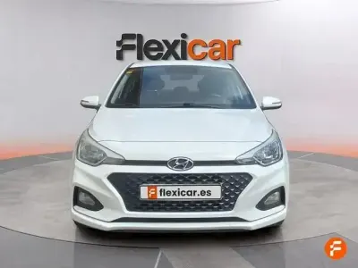 Usado Hyundai i20 75 CV (55 kW) 2018 Blanco Berlina