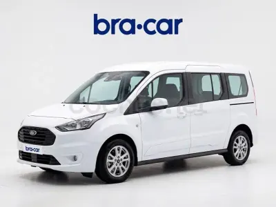 Usado Ford Tourneo Trend 120 CV (88 kW) 2021 Blanco Monovolumen