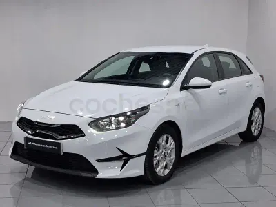 Usado Kia Ceed 136 CV (100 kW) 2023 Blanco Utilitario