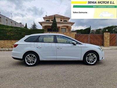 Usado Seat Leon Style 105 CV (77 kW) 2014 Blanco Familiar
