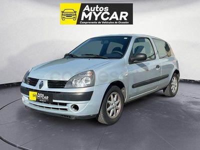 Usado Renault Clio II Privilege 75 CV (55 kW) 2004 Gris / plata Berlina