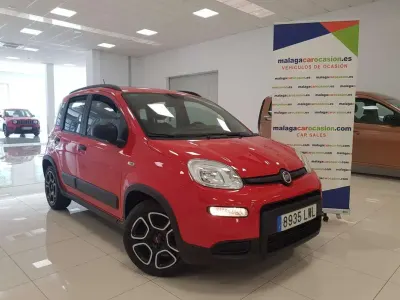 Usado Fiat Panda 69 CV (50 kW) 2022 Rojo Utilitario