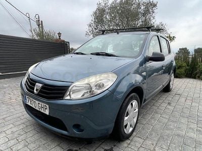 Usado Dacia Sandero Lauréate 75 CV (55 kW) 2008 Azul Utilitario