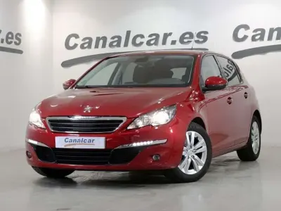 Usado Peugeot 308 Style 99 CV (72 kW) 2017 Rojo Utilitario
