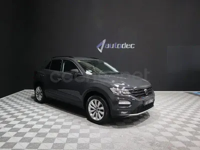 Usado VW T-Roc Advance 115 CV (84 kW) 2020 Gris / plata SUV