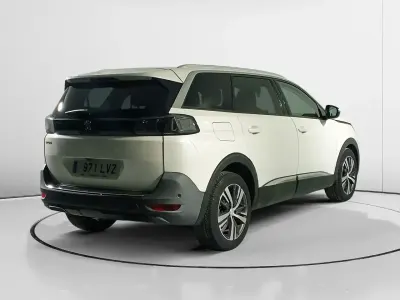 Usado Peugeot 5008 Allure 131 HP (96 kW) 2022 Branco Monovolume