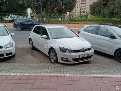 Usado VW Golf VII 110 CV (80 kW) 2016 Blanco Berlina