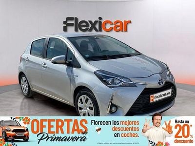 Usado Toyota Yaris Hybrid Active 100 CV (73 kW) 2019 Gris
