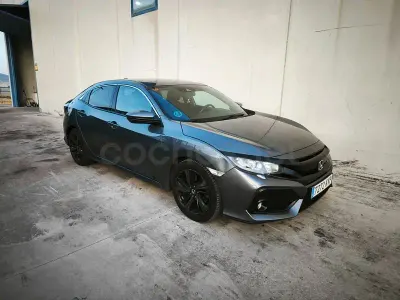 Usado Honda Civic Executive 120 CV (88 kW) 2019 Gris / plata Berlina