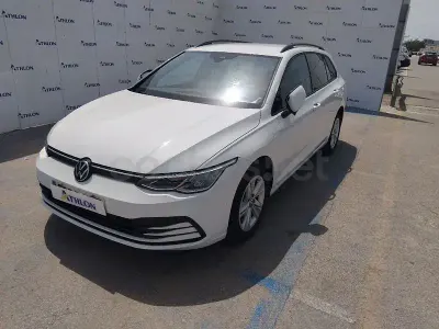 Usado VW Golf VIII Life 116 CV (85 kW) 2023 Blanco Familiar