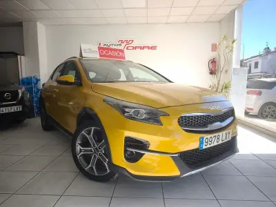 Usado Kia XCeed 120 CV (88 kW) 2022 Amarillo SUV
