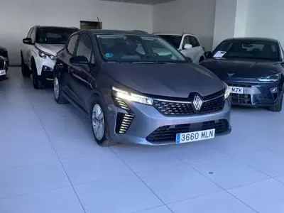 Usado Renault Clio Evolution 101 CV (74 kW) 2023 Plateado Utilitario