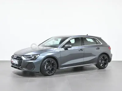 Usado Audi A3 Comfort 150 CV (110 kW) 2026 Gris / plata Berlina