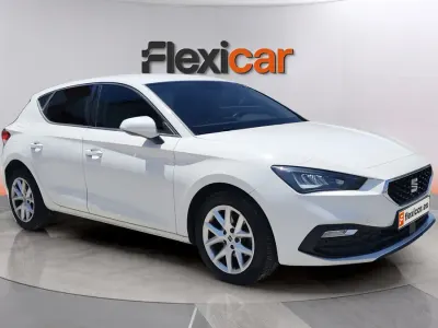 Usado Seat Leon Style 116 CV (85 kW) 2021 Blanco Berlina