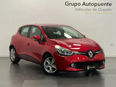 Usado Renault Clio IV Authentique 75 CV (55 kW) 2015 Rojo Berlina