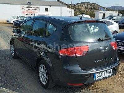 Usado Seat Altea XL Reference 105 CV (77 kW) 2012 Gris / plata Monovolumen
