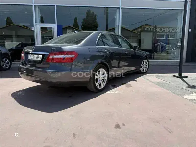 Usado Mercedes E220 Edition 170 CV (125 kW) 2012 Gris / plata Berlina