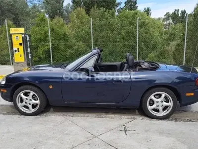 Usado Mazda MX5 Exclusive 110 HP (80 kW) 2000 Azul Cabrios