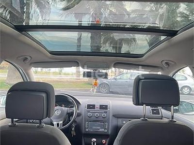 Blanco Usado 2015 VW Touran Advance Monovolumen | 10.500 € (Un poco caro)