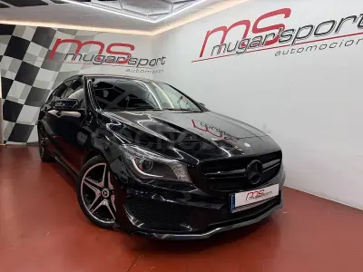 Usado Mercedes CLA200 Shooting Brake AMG line 136 CV (100 kW) 2015 Negro Familiar