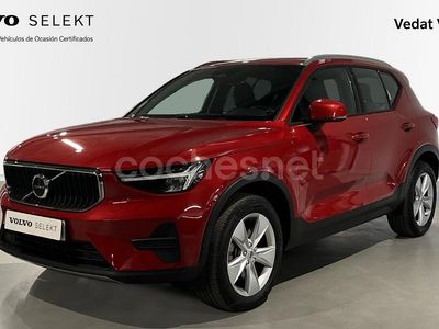 Rojo Usado 2025 Volvo XC40 Core SUV | 32.000 €