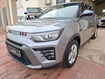 Usado Ssangyong (KGM) Tivoli Limited 163 CV (119 kW) 2025 Gris / plata SUV