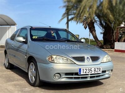Begagnad Renault Mégane Coupé Sportway 95 HK (69 kW) 2002 Grå Sportkupé