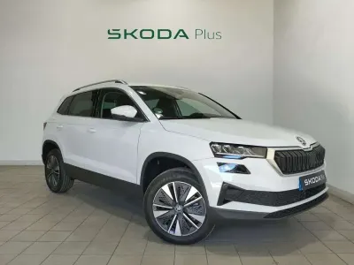 Usado Skoda Karoq Selection 116 CV (85 kW) 2025 Blanco SUV