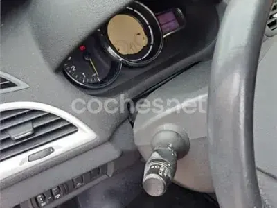Usado Renault Mégane III 105 CV (77 kW) 2009 Rojo Berlina