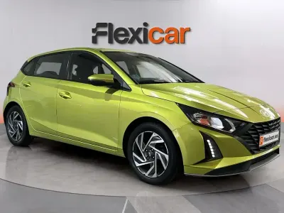 Usado Hyundai i20 84 CV (61 kW) 2024 Verde Utilitario