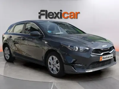 Usado Kia Ceed 136 CV (100 kW) 2023 Gris Utilitario