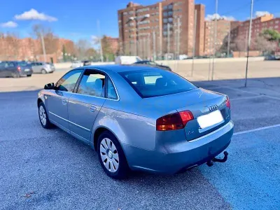 Usado Audi A4 140 CV (102 kW) 2006 Gris / plata Berlina