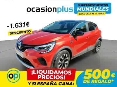 Usado Renault Captur Equilibre 100 CV (73 kW) 2023 Rojo SUV
