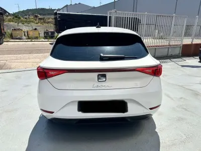 Usado Seat Leon ST Style 116 CV (85 kW) 2022 Blanco Familiar