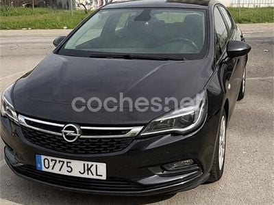 Usado Opel Astra Selective 110 CV (80 kW) 2016 Negro Berlina
