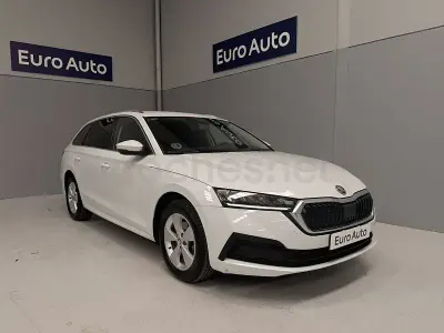 Usado Skoda Octavia Ambition 115 CV (84 kW) 2022 Blanco Familiar