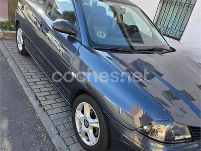 Begagnad Seat Ibiza Fresh 75 HK (55 kW) 2004 Grå Halvkombi