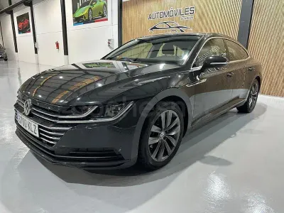Usado VW Arteon 150 CV (110 kW) 2019 Gris / plata Utilitario