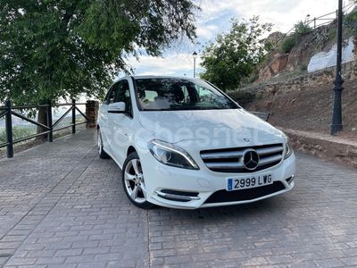 Usado Mercedes B180 109 CV (80 kW) 2012 Blanco Monovolumen