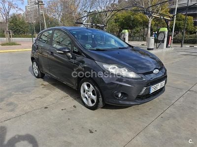 Usado Ford Fiesta Ambiente 68 CV (50 kW) 2008 Gris / plata Utilitario