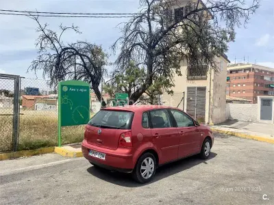 Usado VW Polo Trendline 75 CV (55 kW) 2003 Granate Berlina