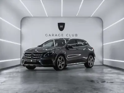 Usado Mercedes GLA180 122 CV (89 kW) 2019 Gris SUV