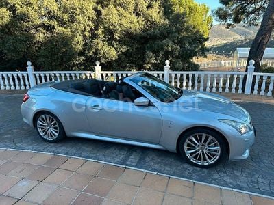 Gris / plata Usado 2014 Infiniti Q60 Premium Descapotable | 15.900 €