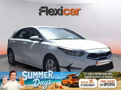 Usado Kia Ceed 120 CV (88 kW) 2022 Blanco Utilitario