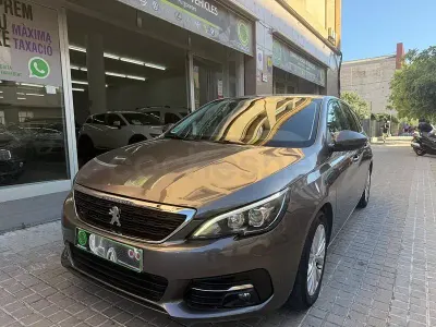 Begagnad Peugeot 308 SW Active 130 HK (95 kW) 2020 Grå Kombi