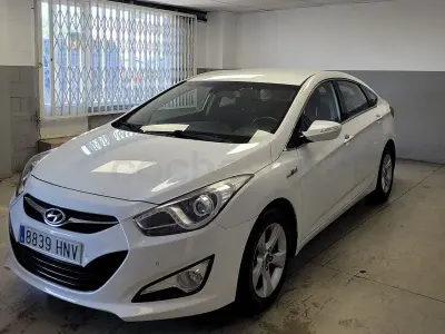 Usado Hyundai i40 115 CV (84 kW) 2013 Blanco Berlina