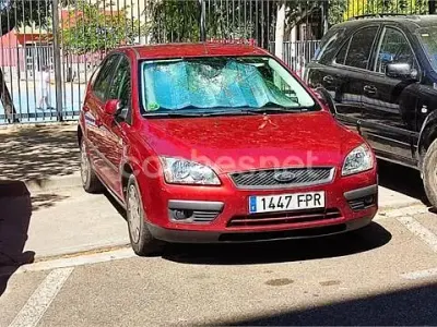 Usado Ford Focus Trend 100 CV (73 kW) 2007 Rojo Berlina