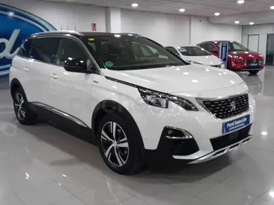 Usado Peugeot 5008 GT-line 130 CV (95 kW) 2018 Blanco SUV