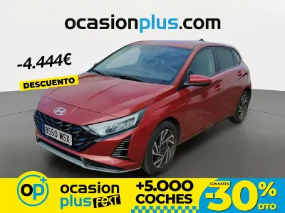 Käytetty Hyundai i20 100 HP (73 kW) 2024 Punainen Sedan