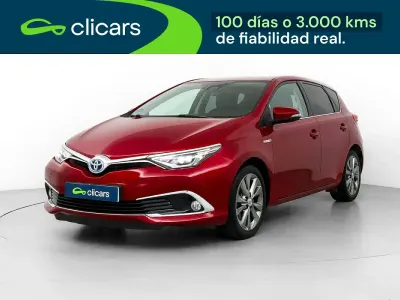 Usado Toyota Auris Hybrid Active 136 CV (100 kW) 2016 Rojo Berlina